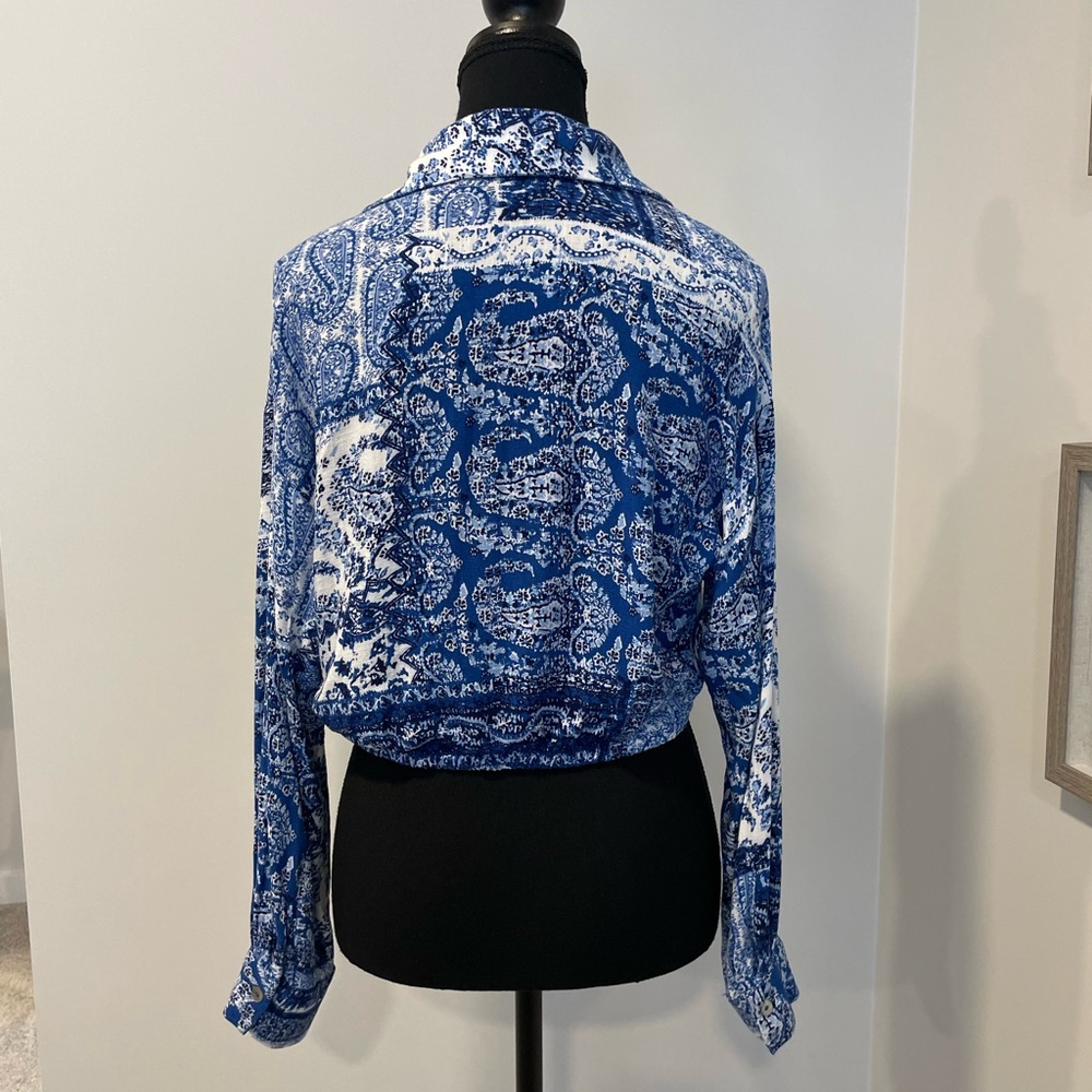 Never Worn! Zara Blue & White Long Sleeve Paisley Print Faux Wrap Crop Top - Picture 4 of 15